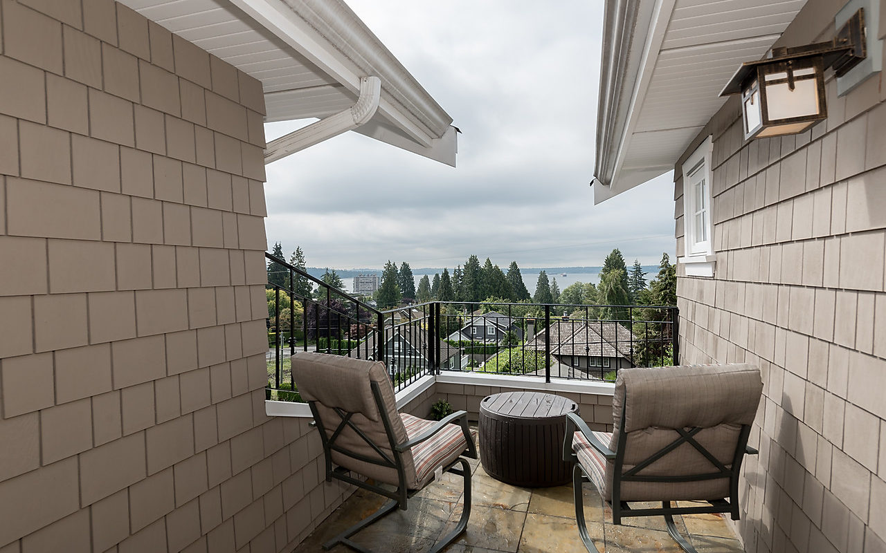 Stunning West Vancouver 6bdrm Luxurious House at Central Location