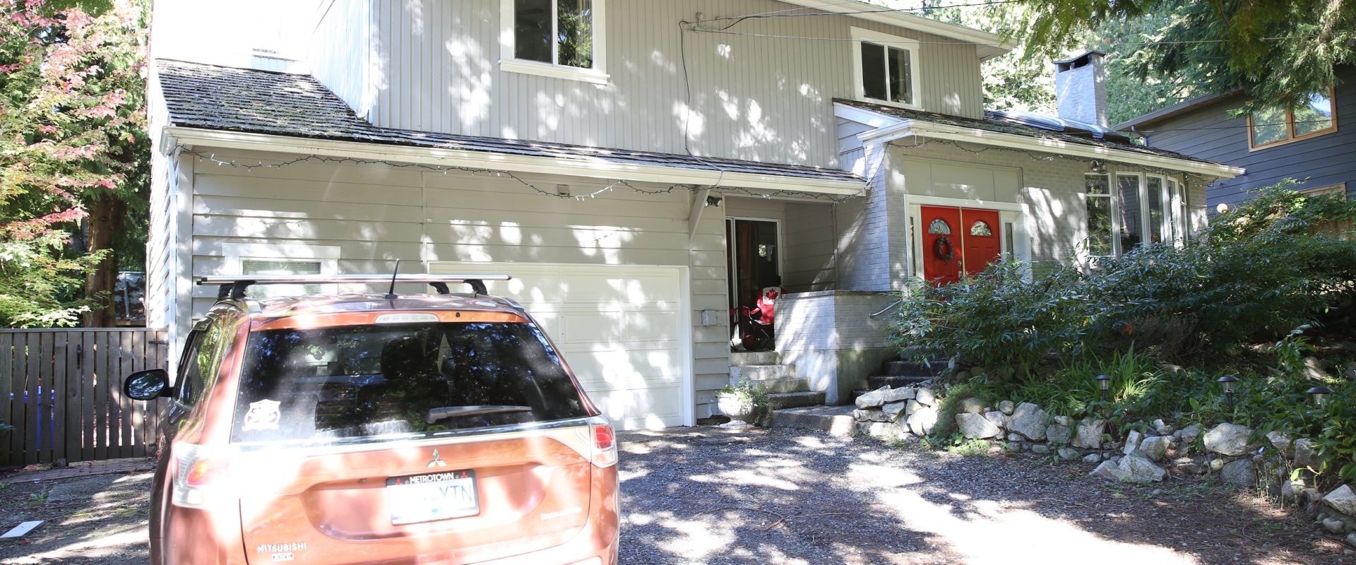 13,900 sq.ft Large Lot House Located in the Heart of Eagle Harbour