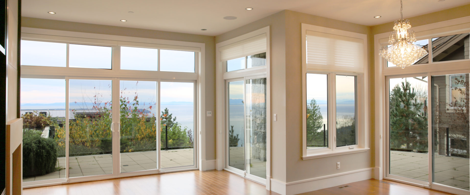 West Vancouver Luxurious 5bdrm Home with City and Ocean Views