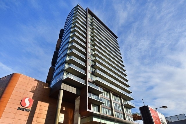 Bright Vancouver West 2bdrm Condo with Exclusive Mountain & City Views