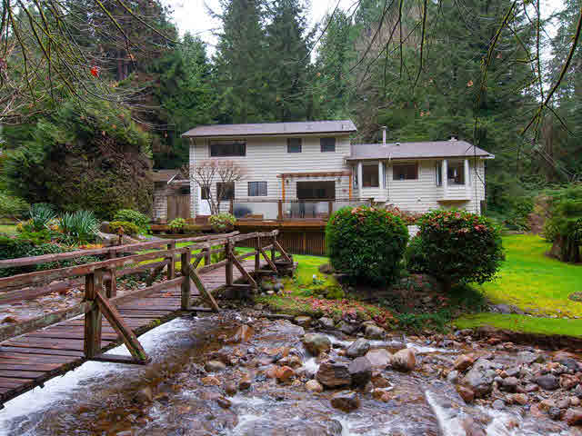 Fantastic 4 bdrm with large deck Family House (West Vancouver)
