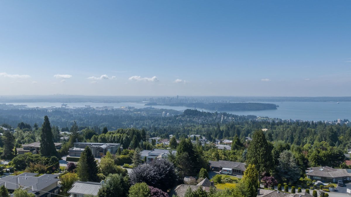 West Vancouver LUXURY Home with FABULOUS VIEW!