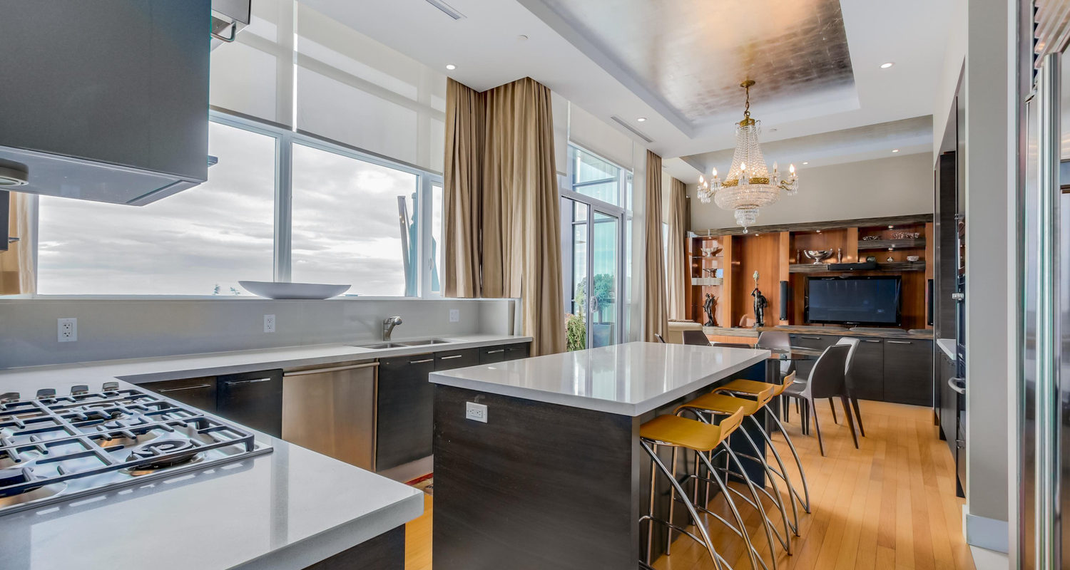 Luxurious West Vancouver Penthouse with Incredible Ocean View