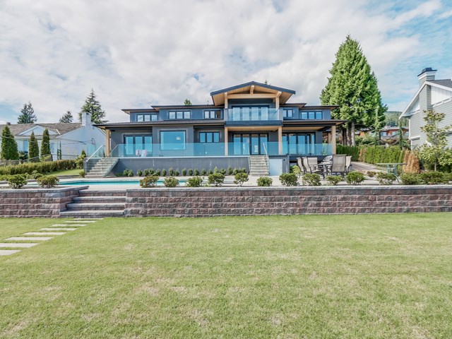 West Vancouver luxury house 1020 Eyremount Drive