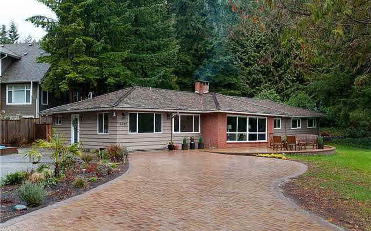 West Vancouver Outstanding 4br 2ba Huge Lot Bungalow for rent!
