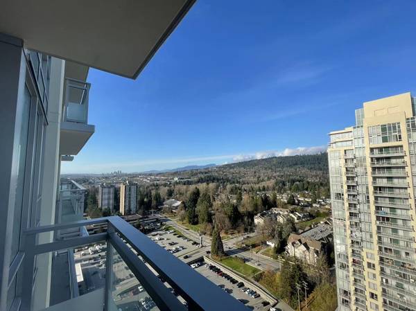 Lougheed Town Center南东角单位出租，可欣赏山景!