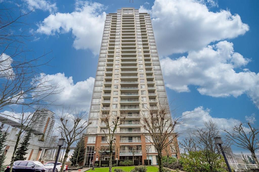 Lougheed Town Center南东角单位出租，可欣赏山景!