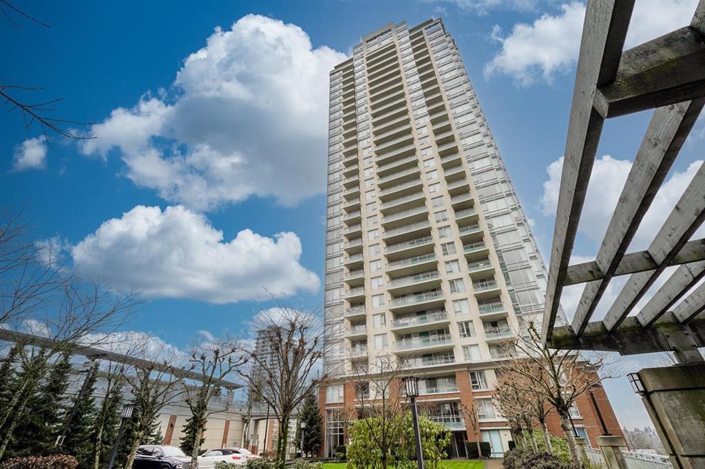 Lougheed Town Center南东角单位出租，可欣赏山景!