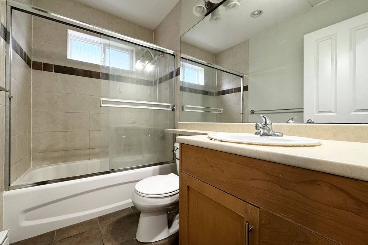 列治文三房三卫双拼住宅出租！