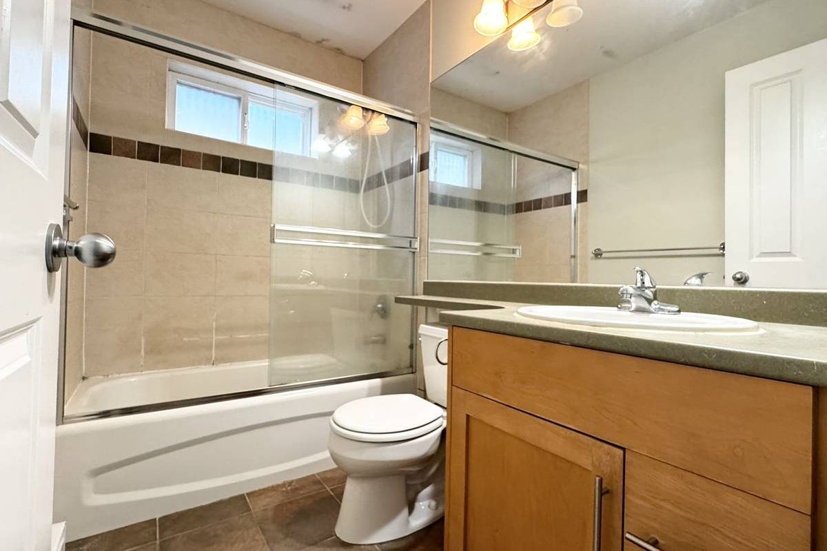 列治文三房三卫双拼住宅出租！