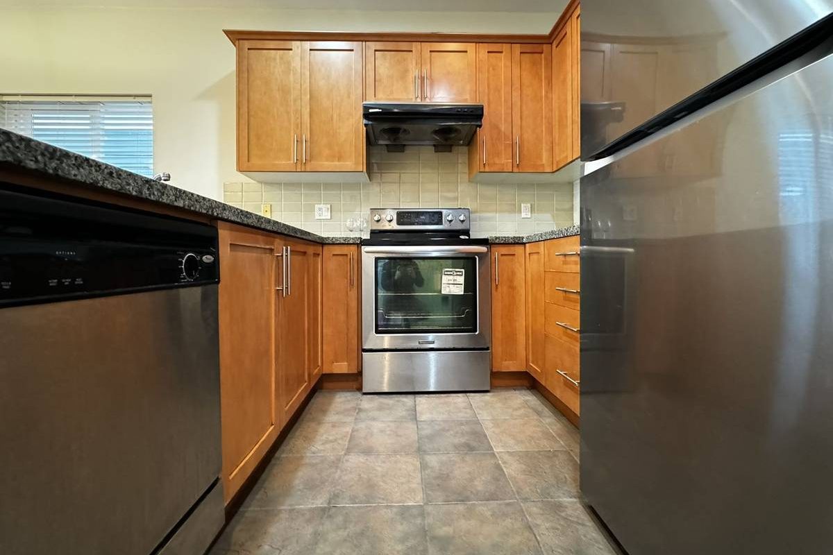 列治文三房三卫双拼住宅出租！