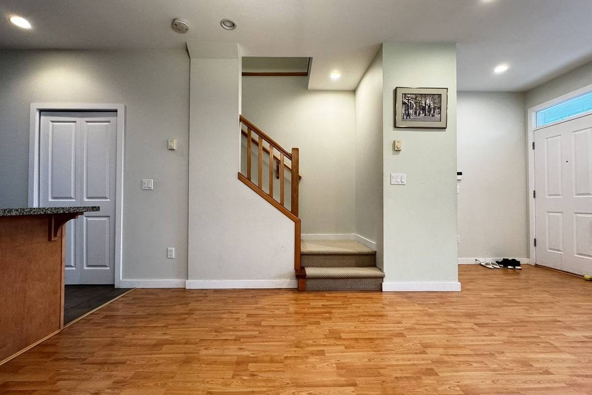 列治文三房三卫双拼住宅出租！