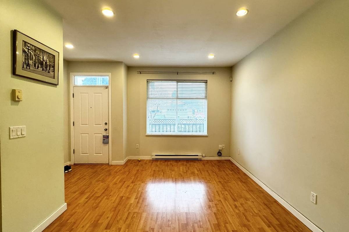 列治文三房三卫双拼住宅出租！