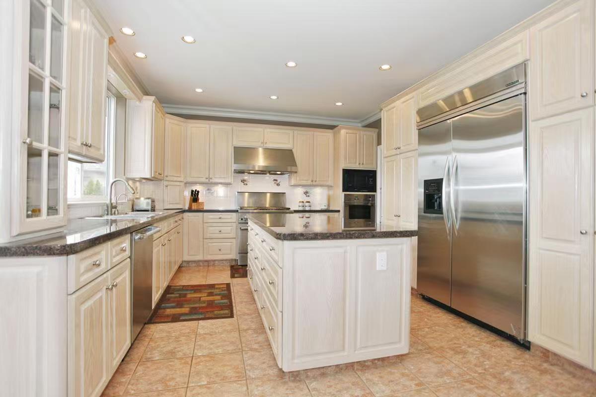 4房3卫3300尺素里独立屋出租