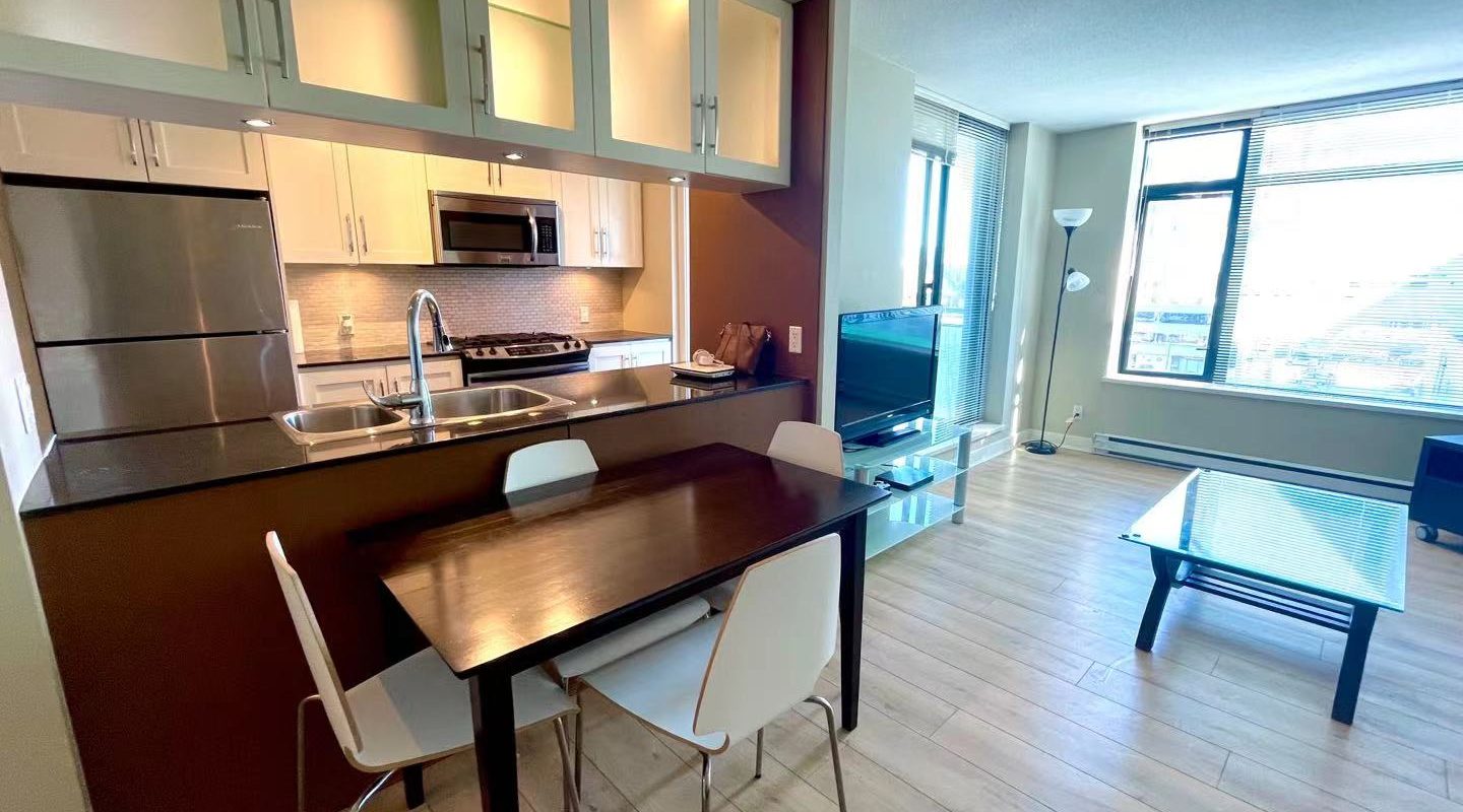 2房2卫933尺列治文中公寓出租