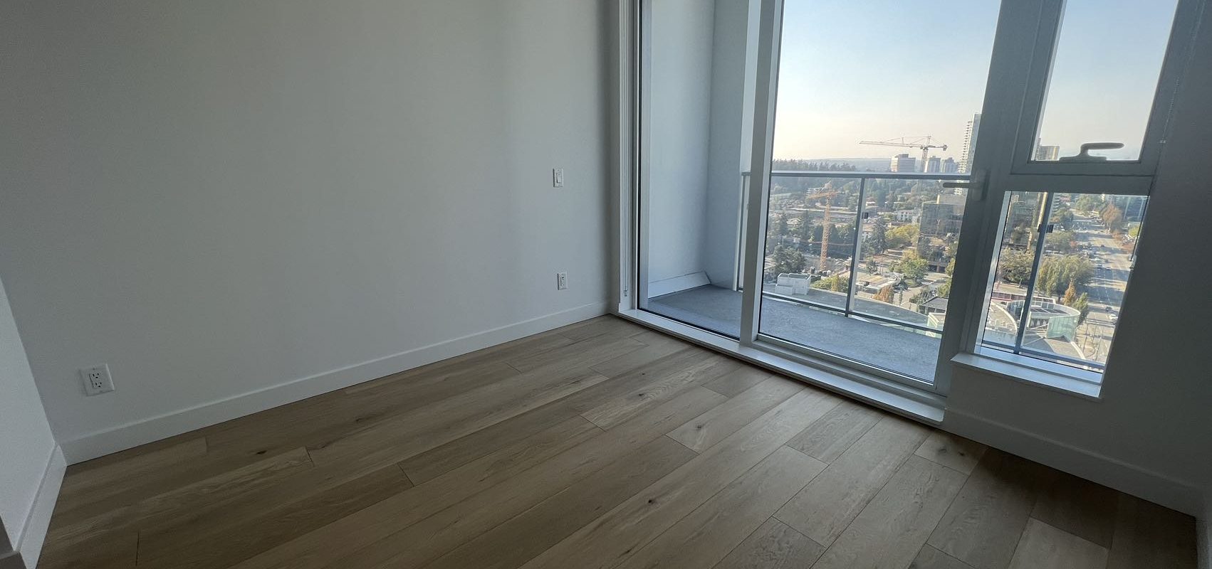 本拿比Metrotown Station Square 5 2室空调公寓出租