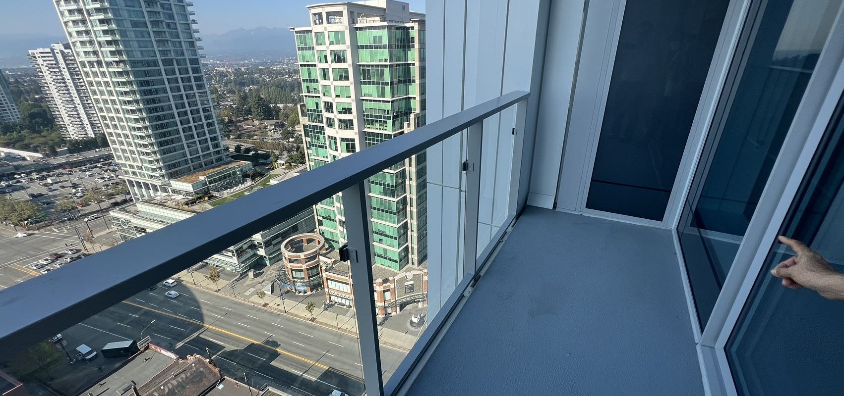 本拿比Metrotown Station Square 5 2室空调公寓出租