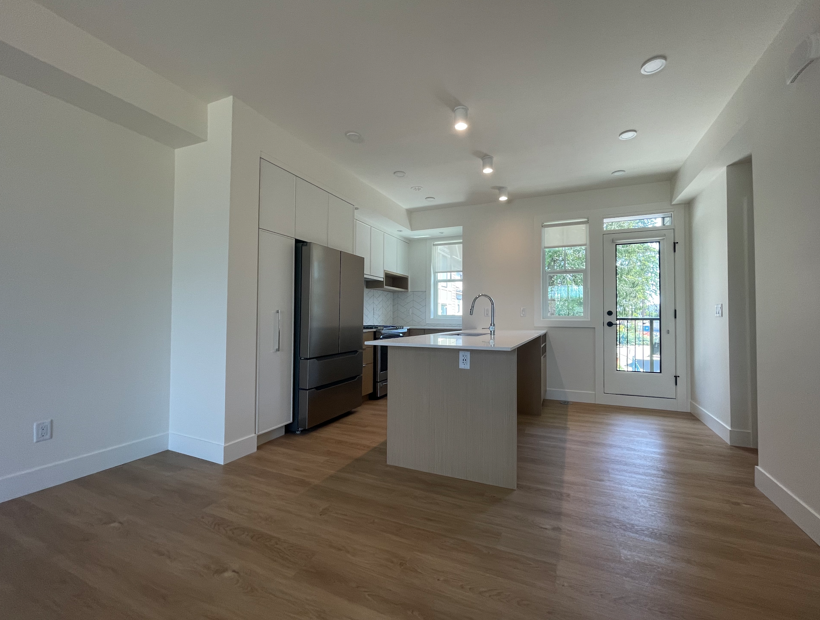 南素里Grandview Corners购物中心附近联排别墅四室三卫出租