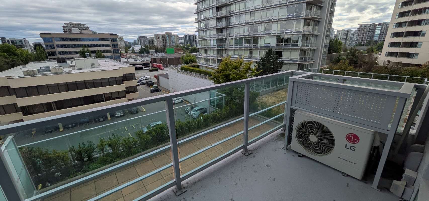 列治文Lansdowne附近2室2卫公寓出租