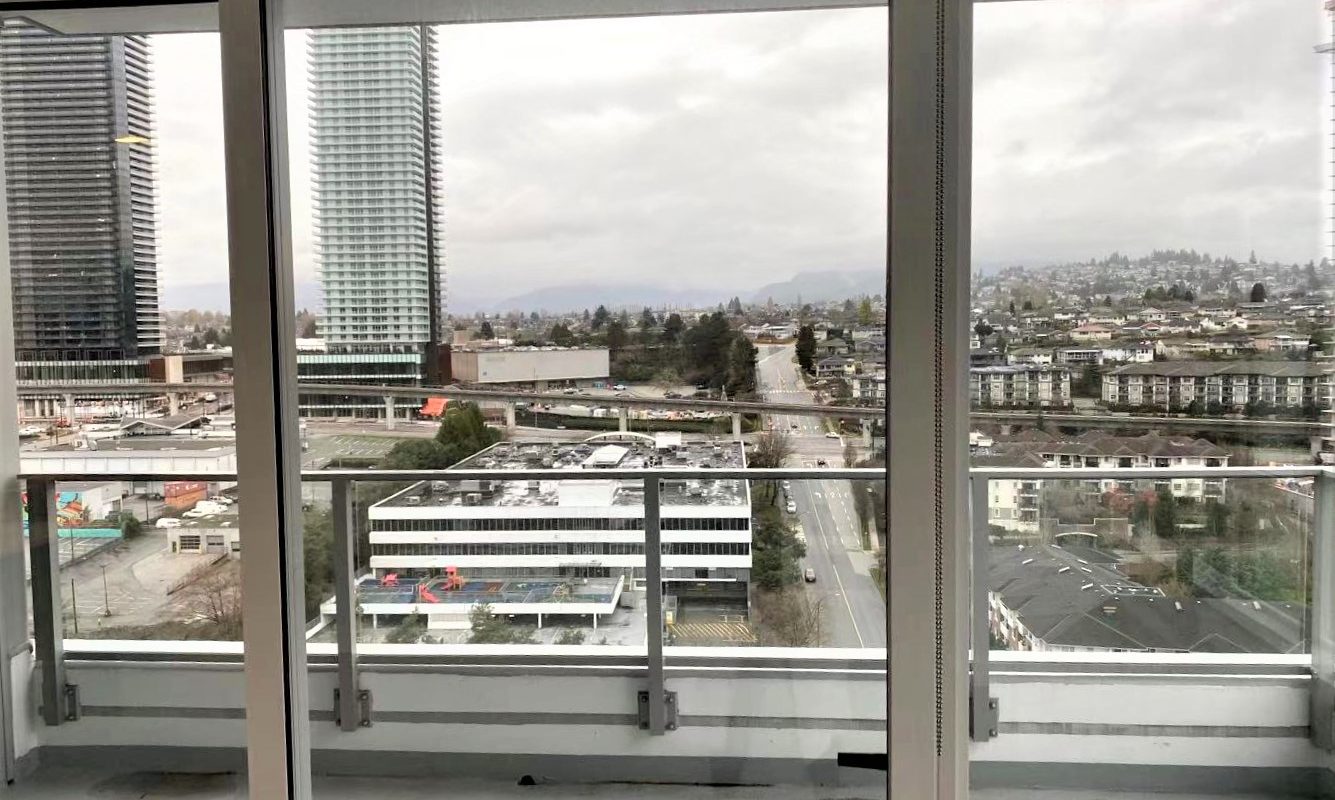 靠近 Brentwood Mall 西南向阳光 2房2卫高层公寓