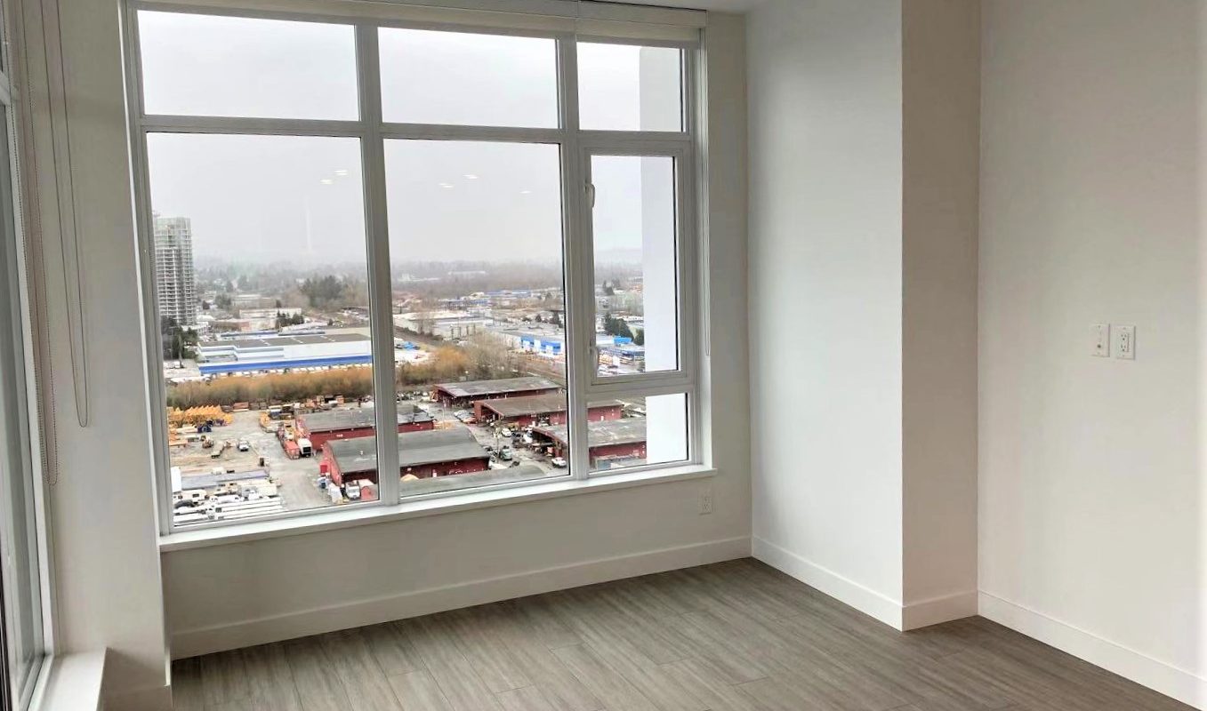 靠近 Brentwood Mall 西南向阳光 2房2卫高层公寓