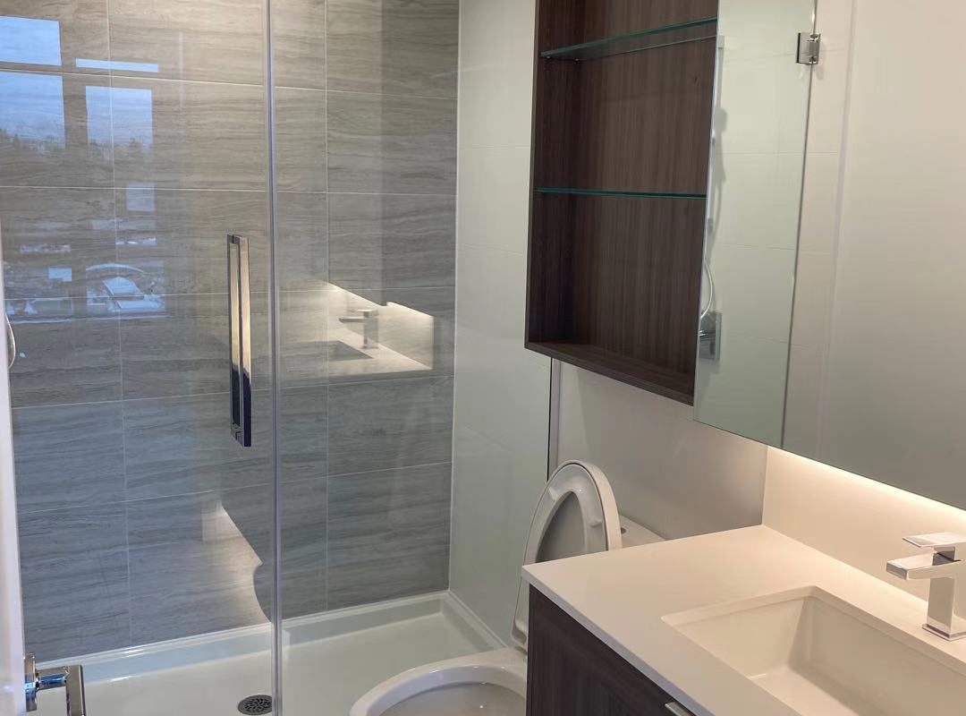 靠近 Brentwood Mall 西南向阳光 2房2卫高层公寓