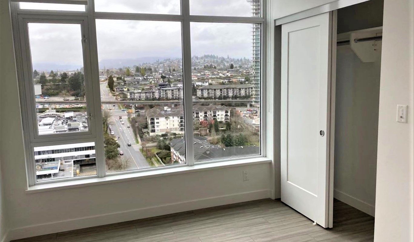 靠近 Brentwood Mall 西南向阳光 2房2卫高层公寓